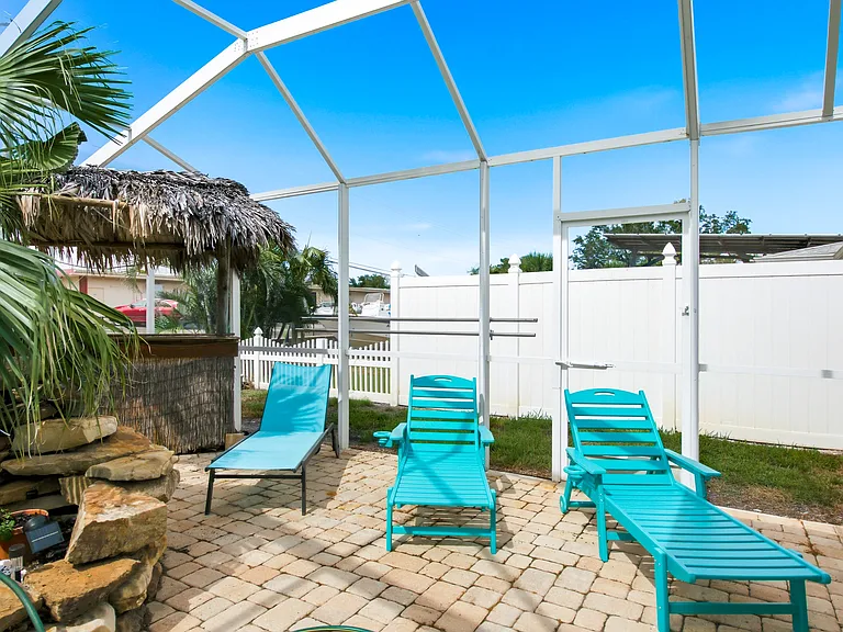 580 Baywood Dr W — Photo 35