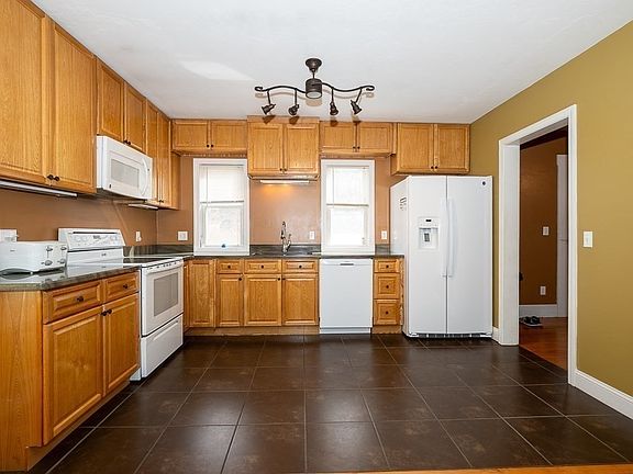 3rd image of 134 Baker St