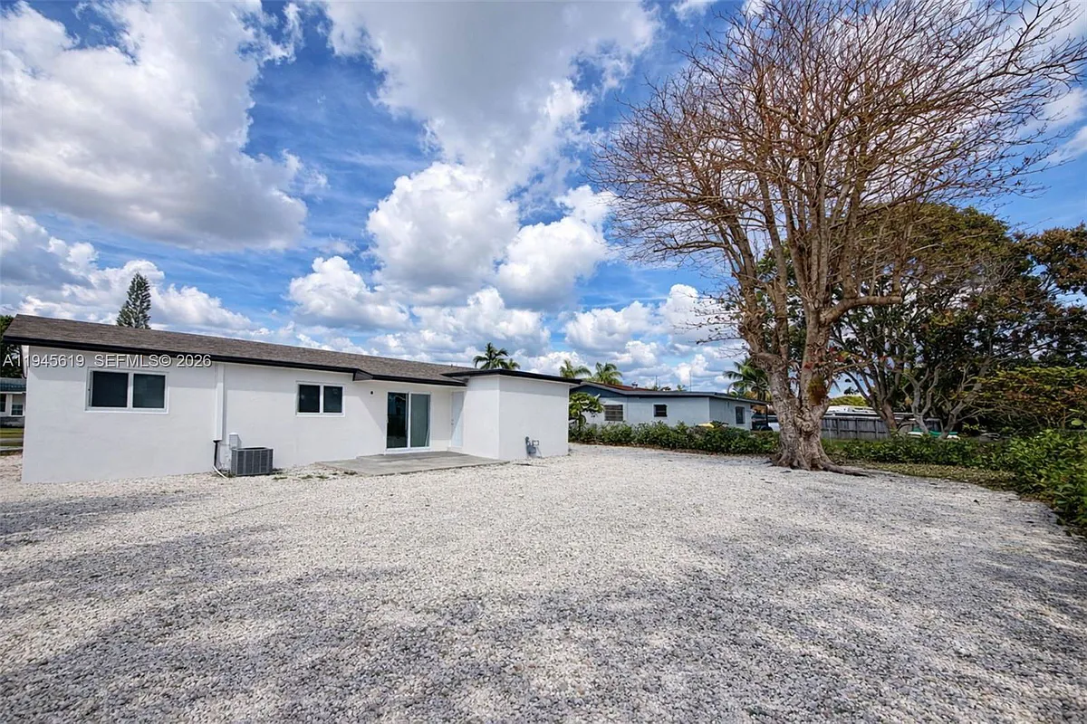 Building Photo - 14313 SW 110th Ave