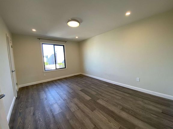 5th image of 3024 Rivera St