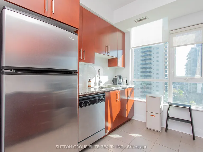 1 Hurontario St #808 — Photo 22