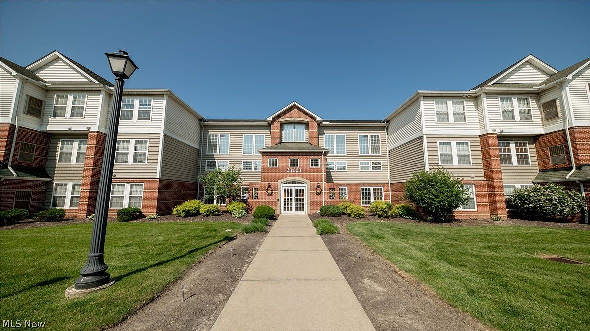 23003 Chandlers Ln APT 113, Olmsted Falls, OH 44138 | Zillow