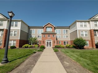 23003 Chandlers Ln APT 113, Olmsted Falls, OH 44138