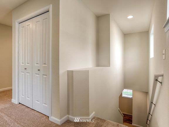 4th image of 2424 Burlwood NE #1054