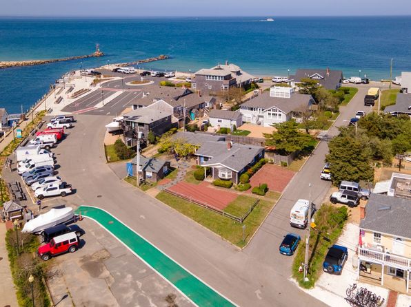 23 Circuit Avenue Ext, Oak Bluffs, MA 02557