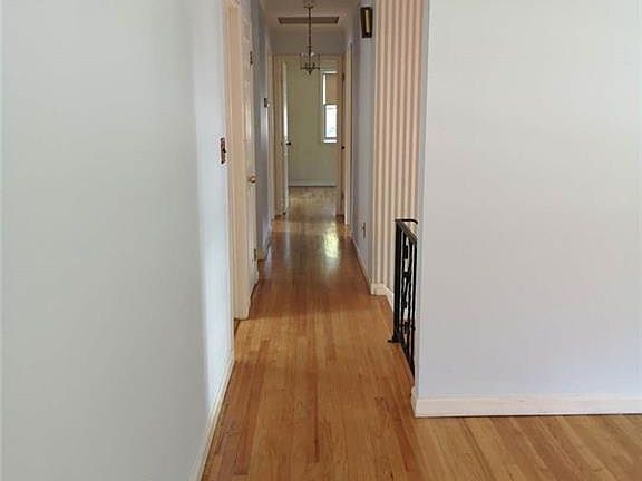 3rd image of 8 Brookside Pl