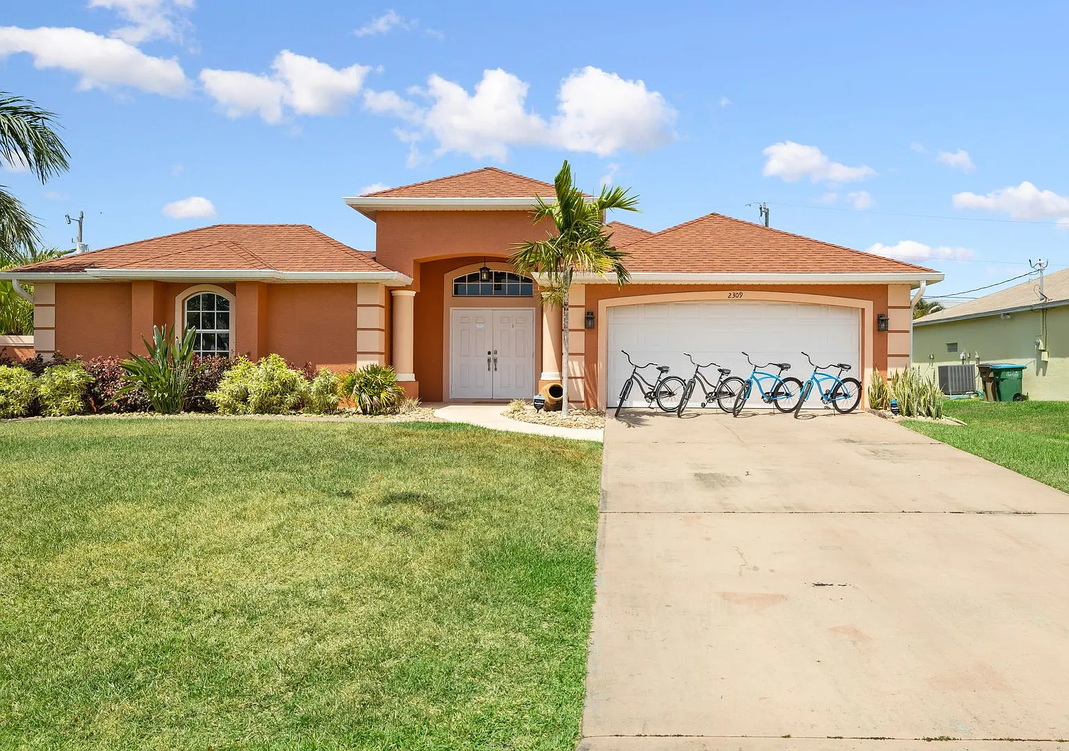 Pool Home for rent — Photo 1