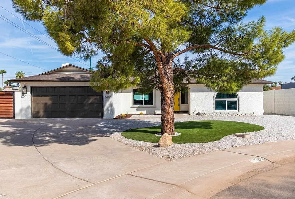 5202 E Karen Dr