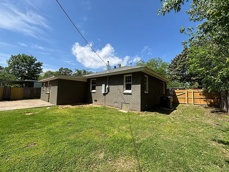 64 Hill Ln — Photo 2