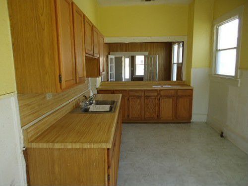 2nd image of 1311 Park St