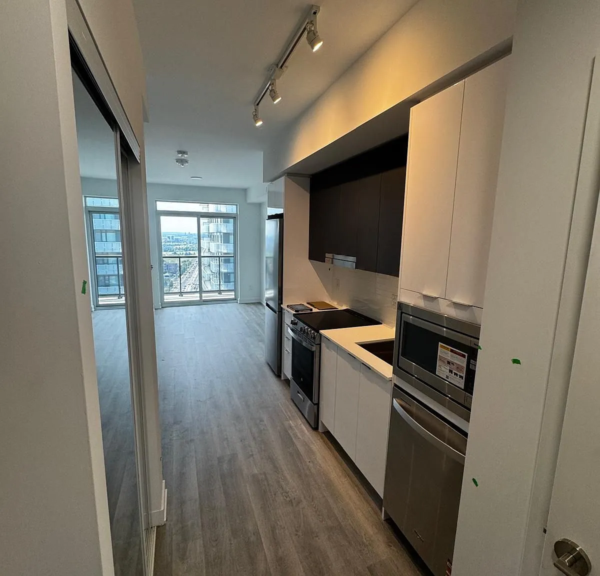 1 bed, $2,100 — Photo 3