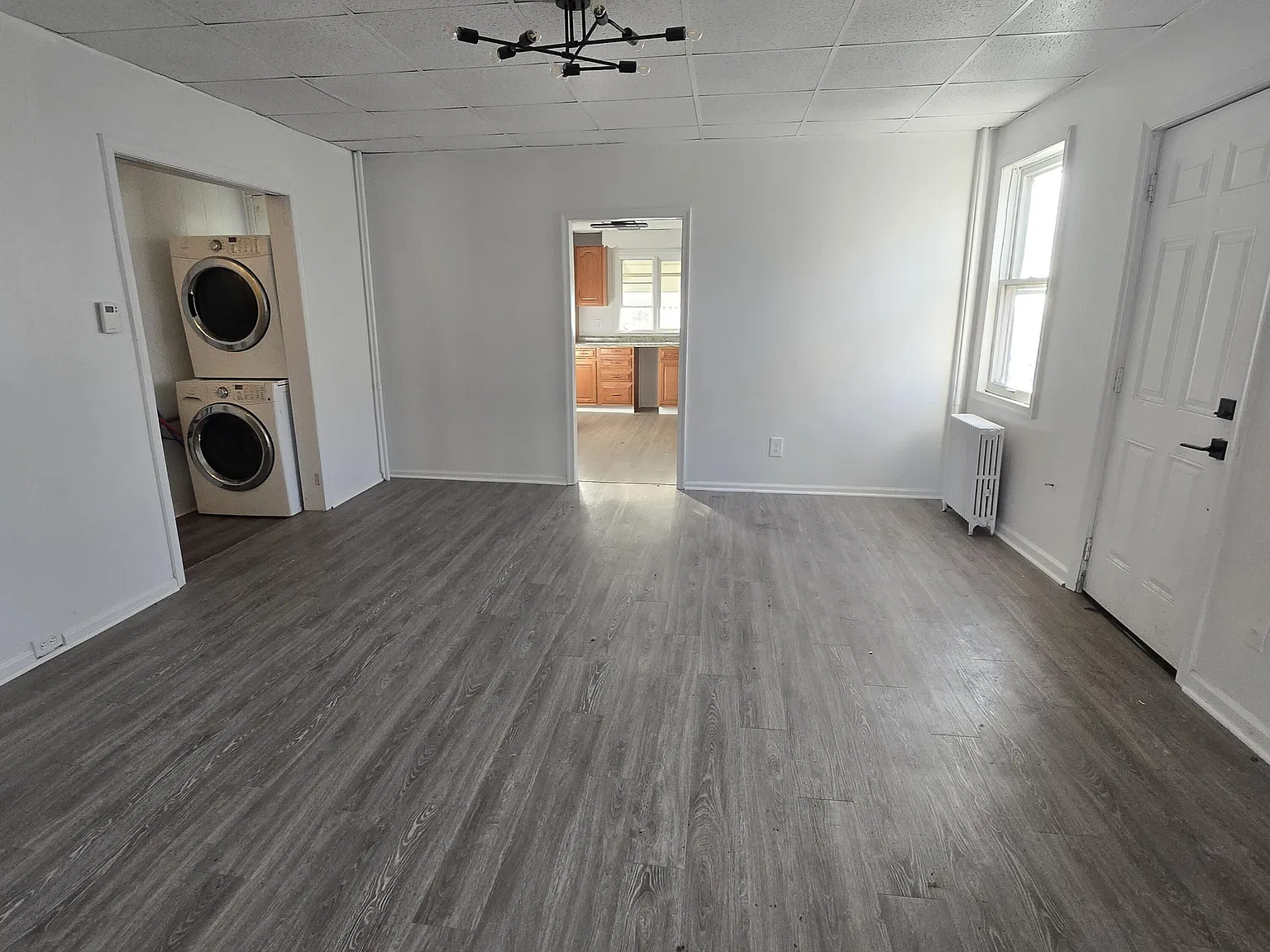 3 bed, 1.0 bath, 1282 sqft, $1,400 — Photo 1