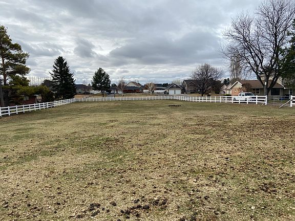 3rd image of 3097 Highlawn Dr