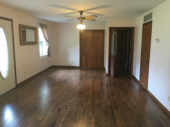 2nd image of 194 Circle Dr