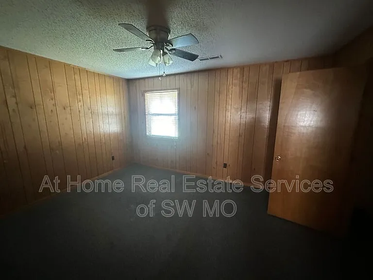 327 W Elm St #A — Photo 4