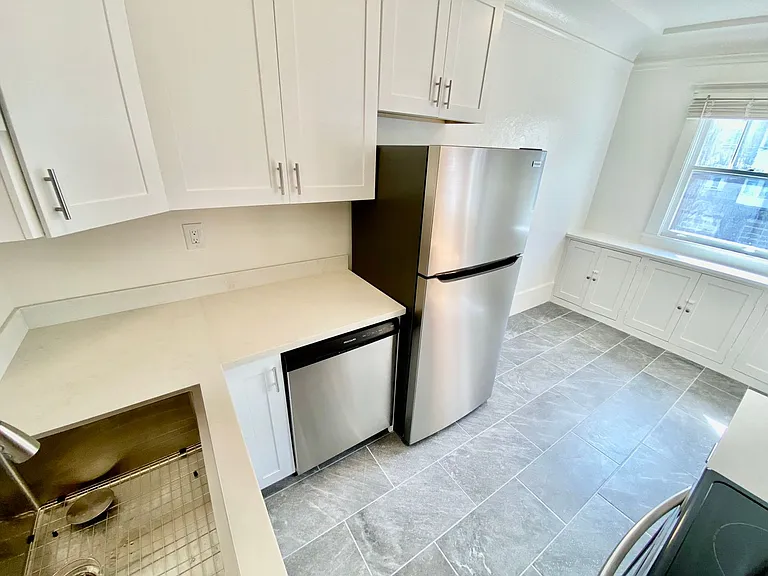 1888 Golden Gate Ave #14 — Photo 11