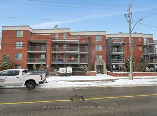 939 N River Rd #202, Ottawa, ON K1K3V2