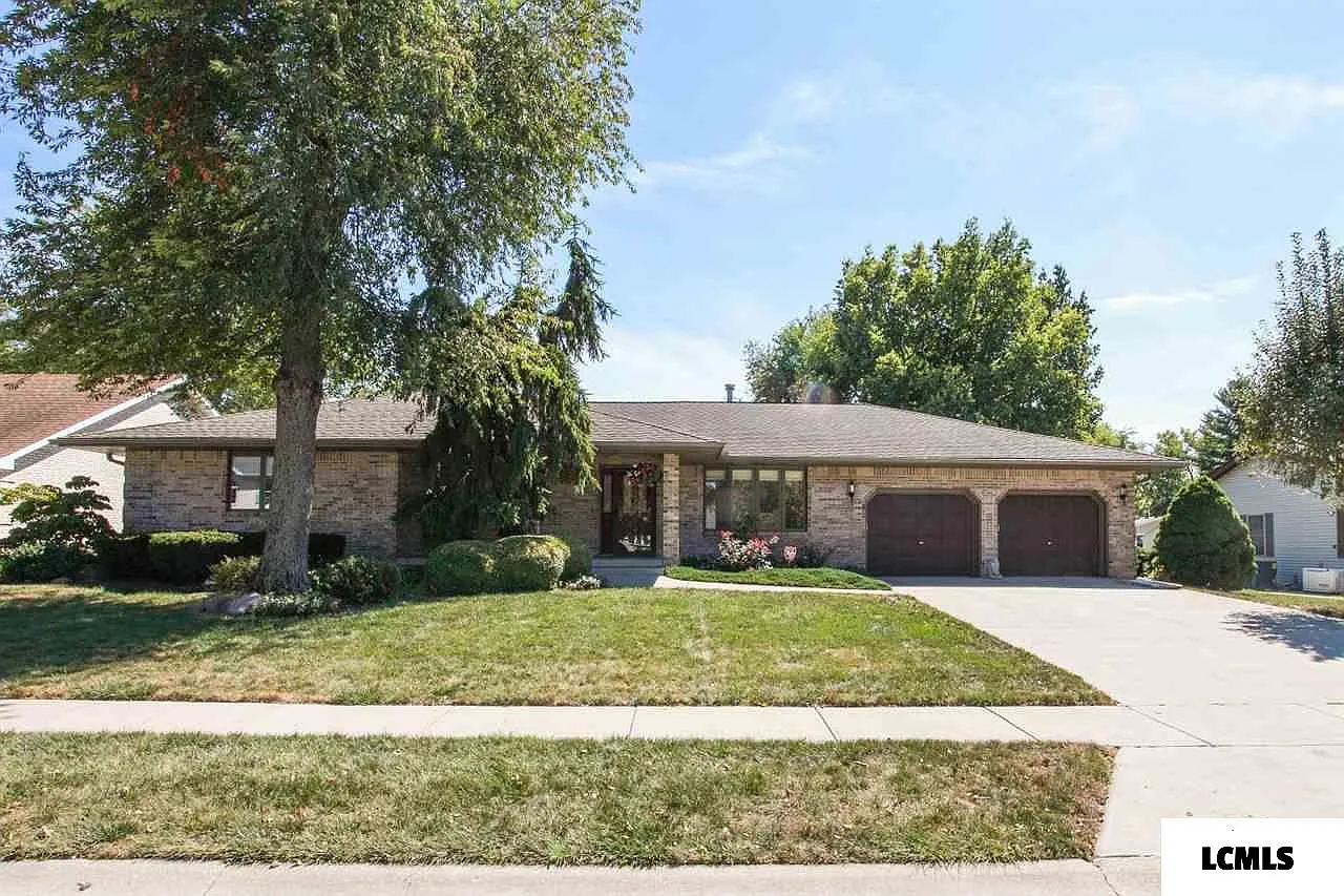 1321 Meadowview Dr photo 1