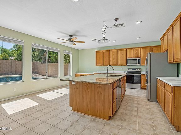 3rd image of 4121 S CHATHAM Street