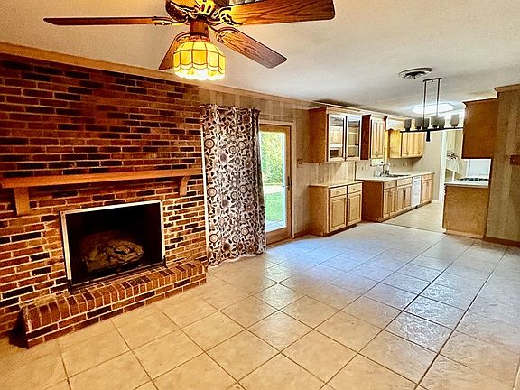 2nd image of 405 Longwood Dr