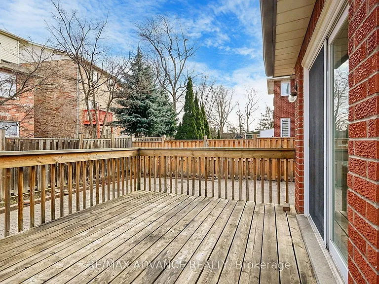 49 Havenview Rd #LOWER — Photo 16