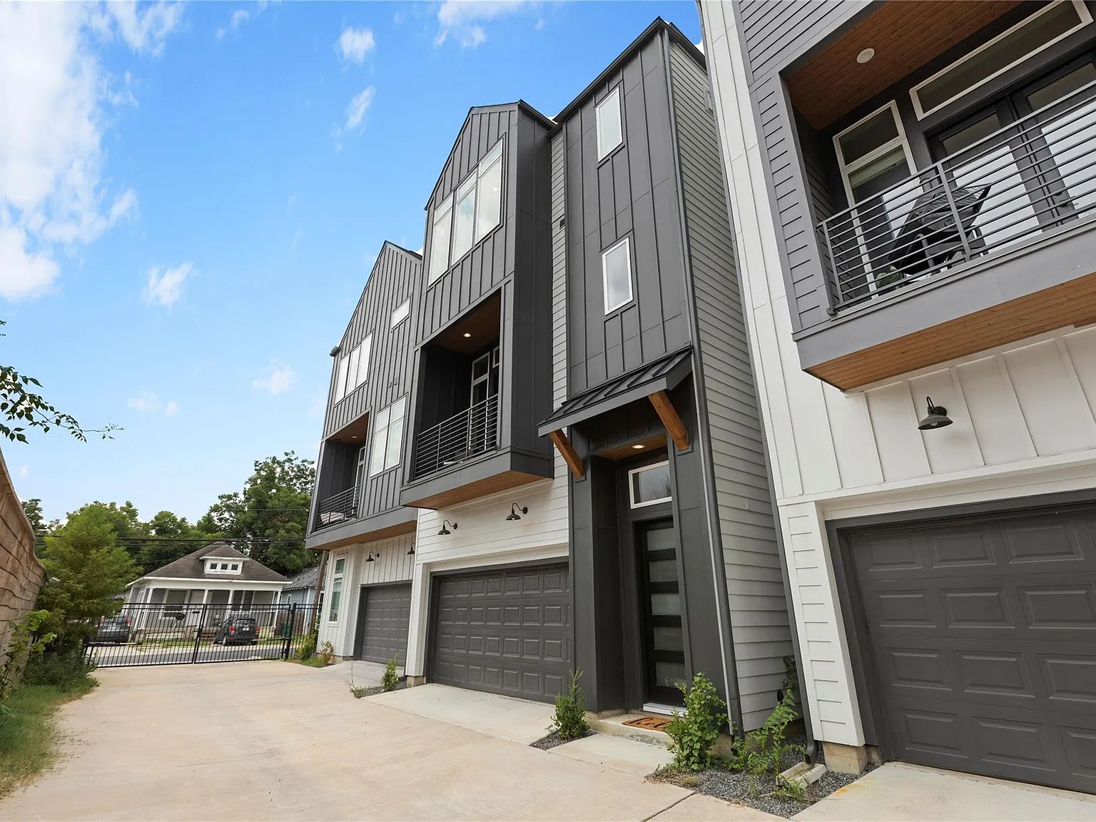 3 bed, 3.5 bath, 1956 sqft, $2,950 — Photo 3