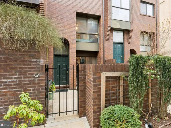 100 N 22nd St APT 106, Philadelphia, PA 19103