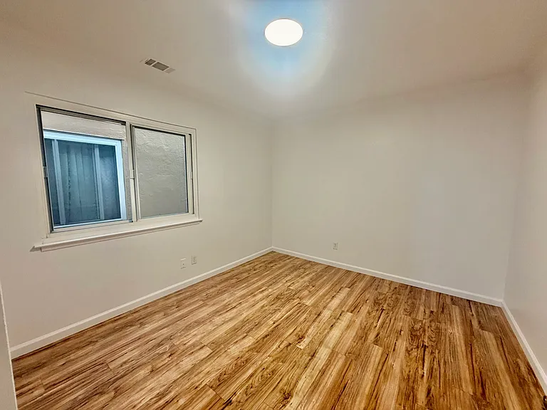 462 Milton Ave — Photo 6