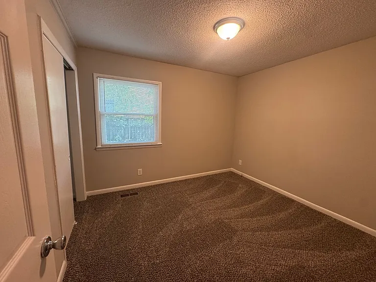 2720 Ellen St — Photo 6