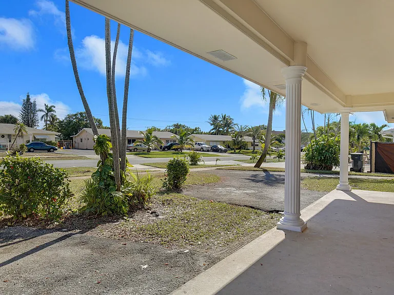 533 W Jasmine Dr #B — Photo 3
