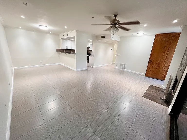 500 E Del Mar Blvd #30 — Photo 12
