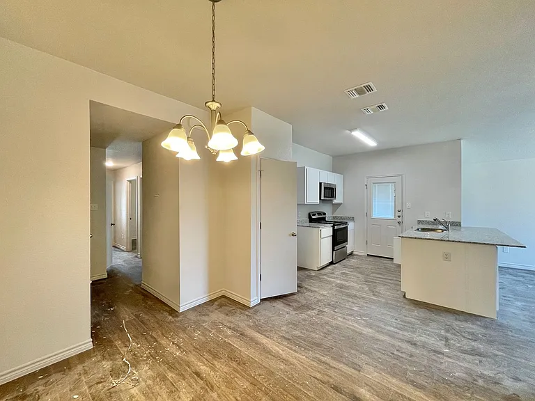 1708 Clovis Dr — Photo 7
