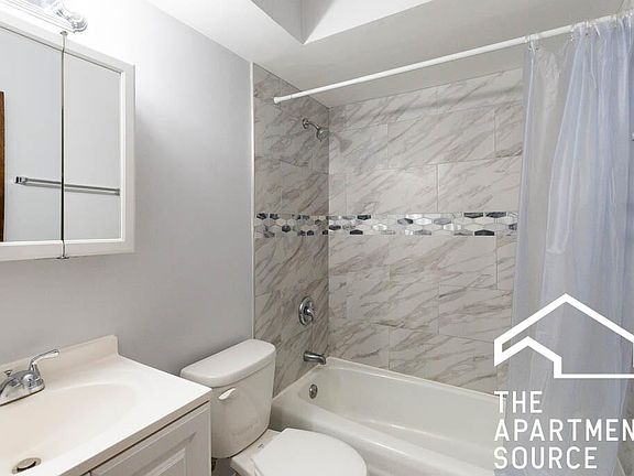 5th image of 1042 W Hollywood Ave #324