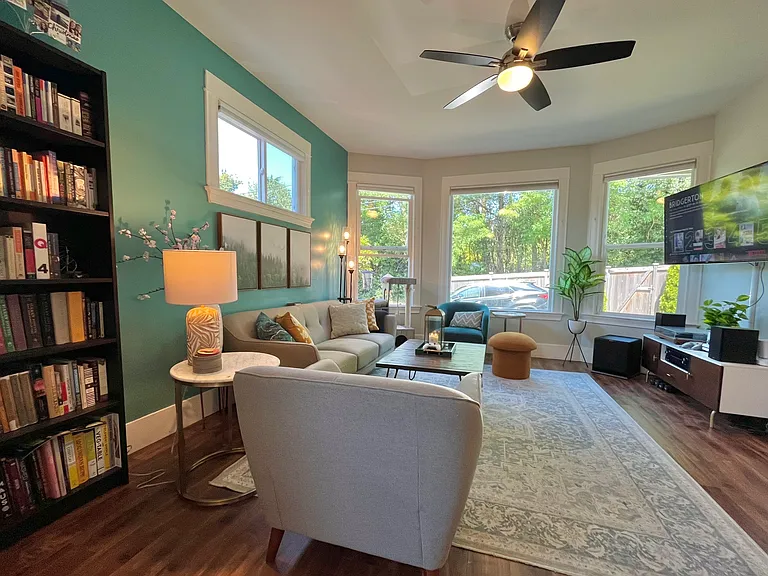 Living space with beautiful wraparound windows and great proportions!