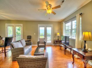38 Country Ln #33, Franklin, NC 28734