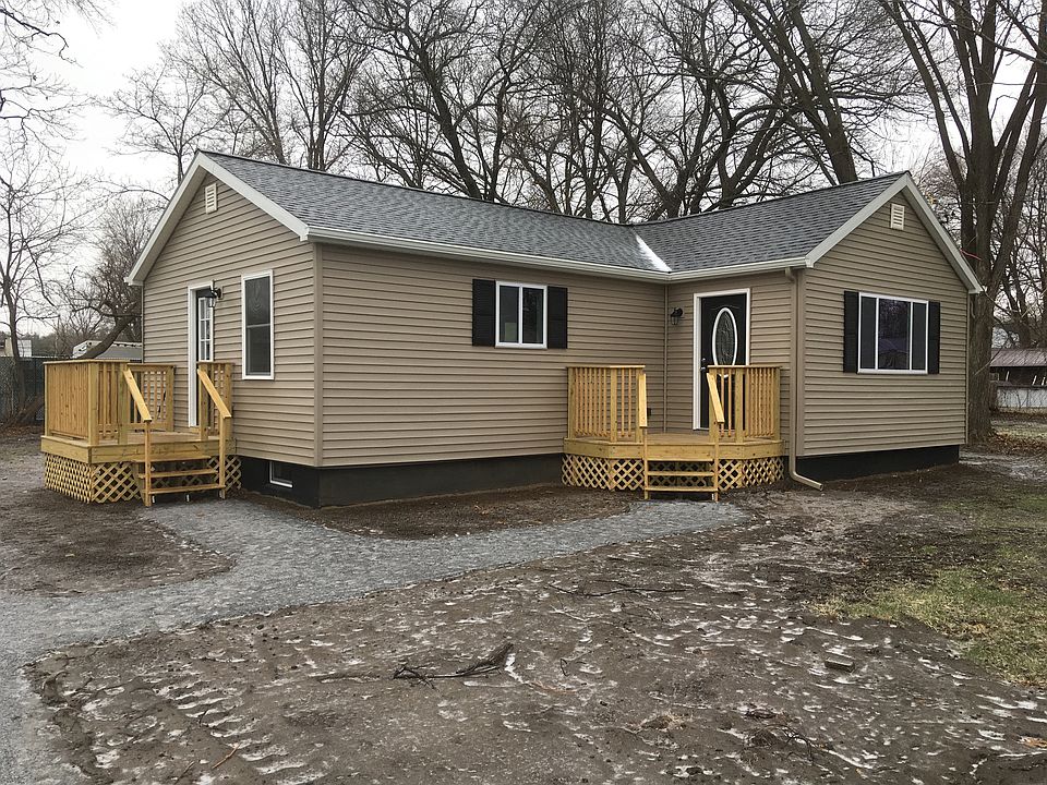 1st image of 26 10th Ave