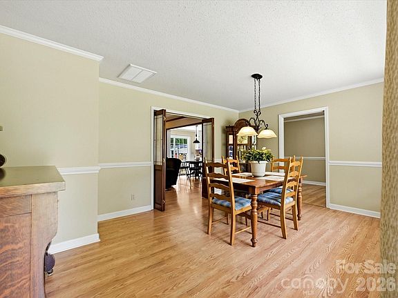 3rd image of 8812 Crestwood Dr