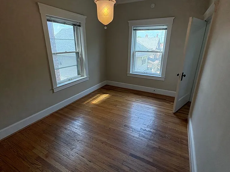 115 N 33rd St — Photo 3