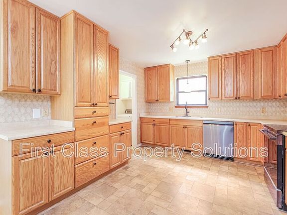 5th image of 713 Sagebrush Pl