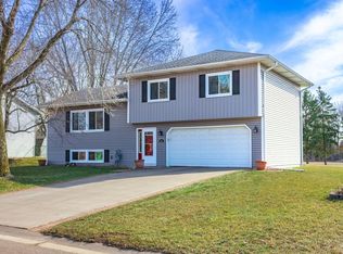 564 Westfield Ln, Vadnais Heights, MN 55127