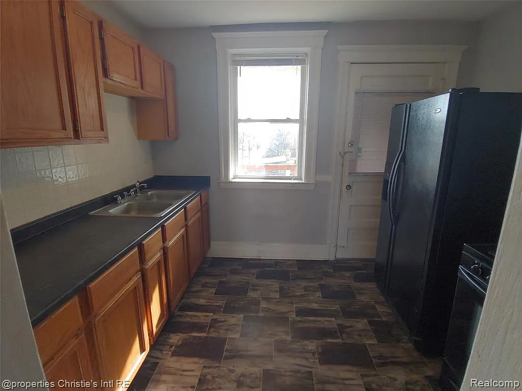 2 bed, 1.0 bath, 800 sqft, $1,300 — Photo 3