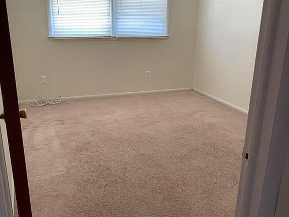 5th image of 134 Bedford Ave Floor 1