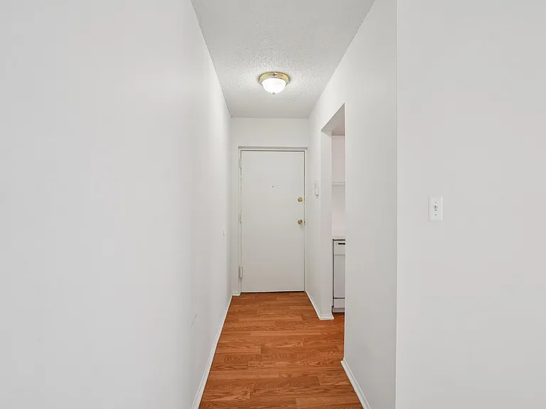 Riverside Village Apartments — Photo 68