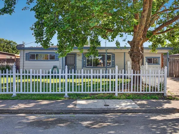 1048 San Clemente Drive, Santa Rosa, CA 95404