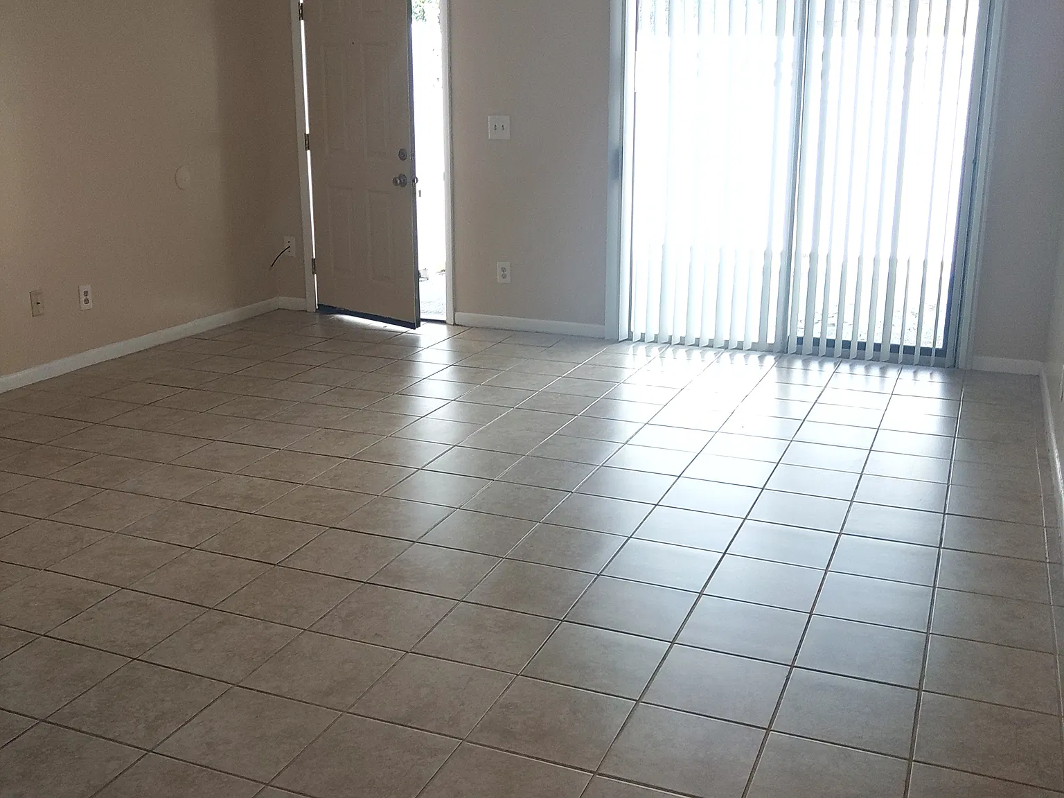2 bed, 1.5 bath, 950 sqft, $1,000 — Photo 2