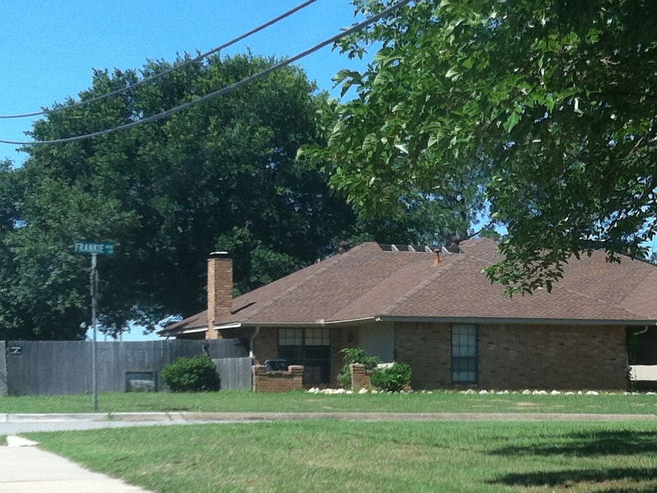 1st image of 402 Frankie Ln