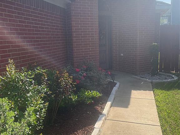 2nd image of 1825 Kingsbrook Trl
