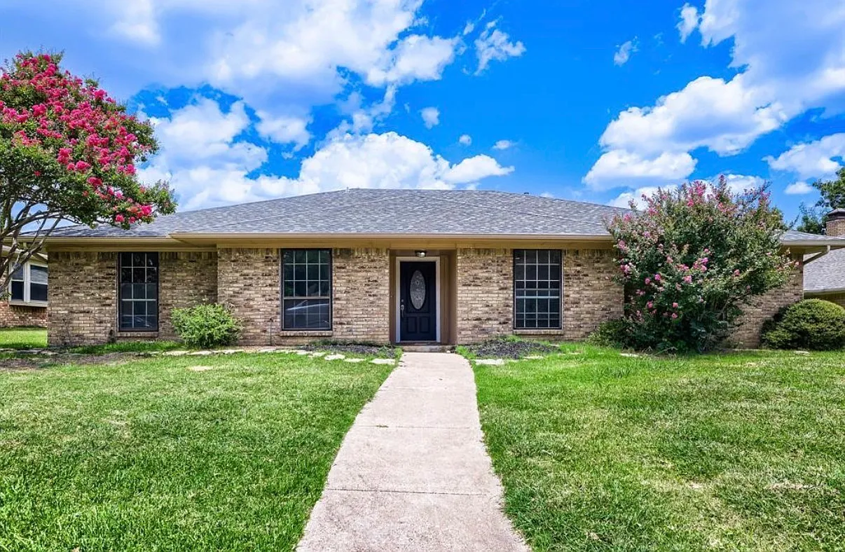 Chesham Dr, Carrollton — Photo 1
