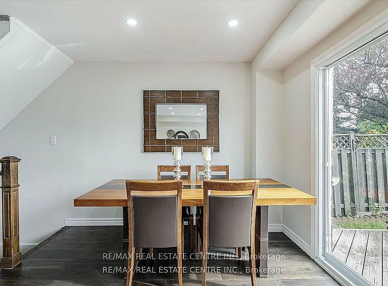 2046 Glenada Cres — Photo 16