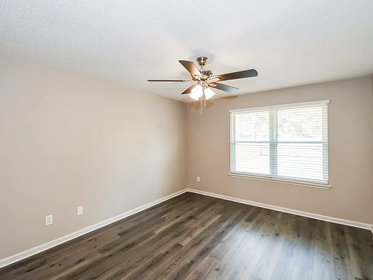 3303 Hampstead Dr — Photo 8